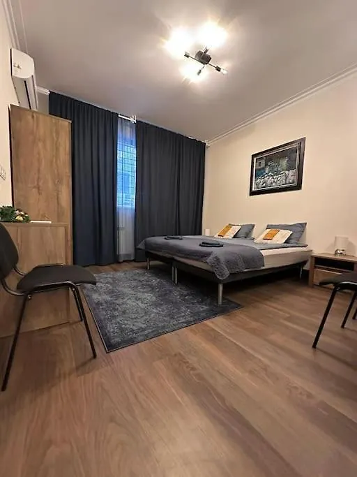 City Centre Stylish Apartament With Private Backyard ソフィア