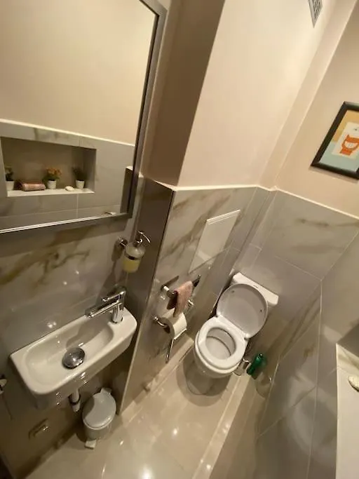 City Centre Stylish Apartament With Private Backyard ソフィア